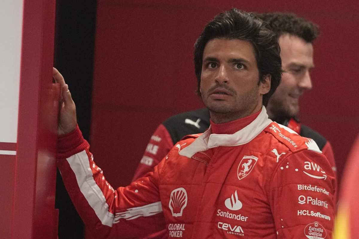 Carlos Sainz negozia la firma con Ferrari