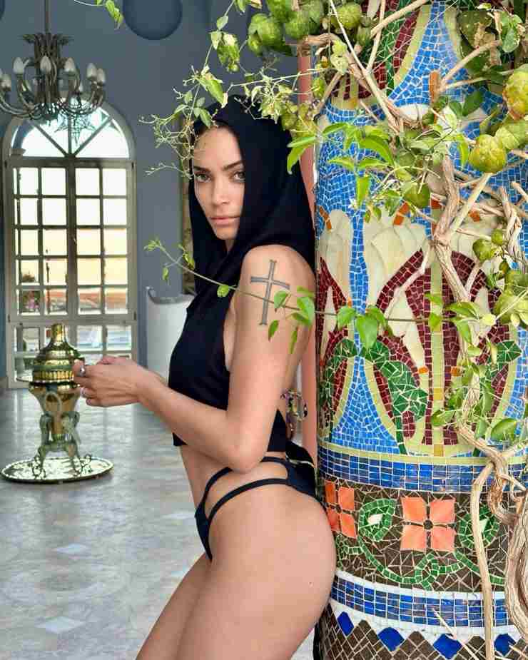 Elodie, spunta uno scatto bollente: Iannone non crede ai suoi occhi [Foto]