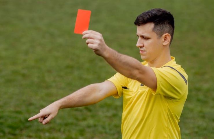 Mega rissa in Pro Nissa-Acquaviva e tutti espulsi dall'arbitro