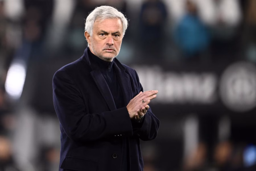 José Mourinho in panchina Esclusiva No al Razzismo