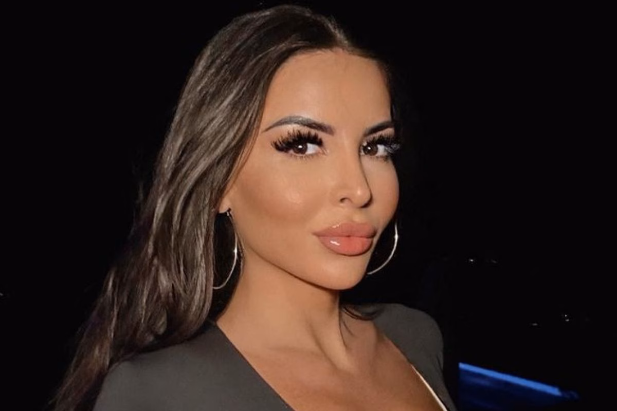 Marialuisa Jacobelli abito aderente scollatura