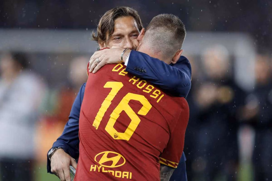 Totti consiglia De Rossi sull'allenatore modello