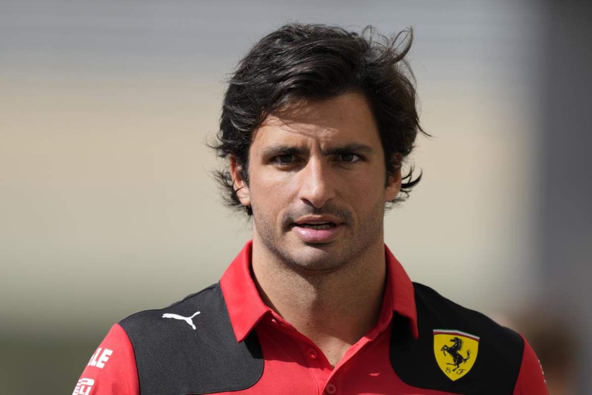 Sorpresa Ferrari, parla Sainz: "Aiuterei certamente Leclerc"