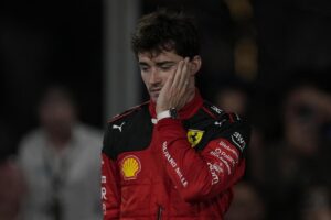Leclerc vittima di un incidente, allarme Ferrari