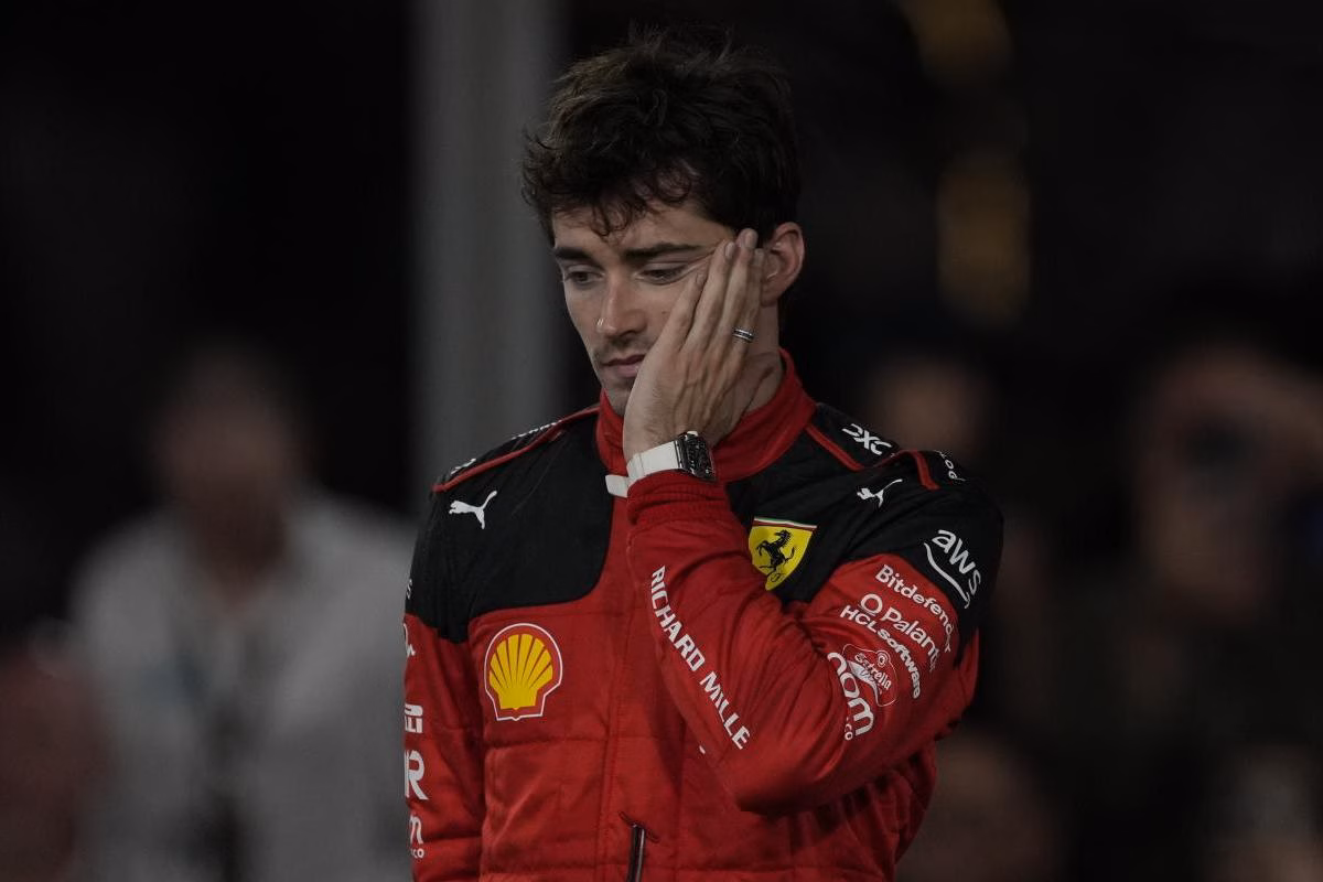 Leclerc vittima di un incidente, allarme Ferrari 