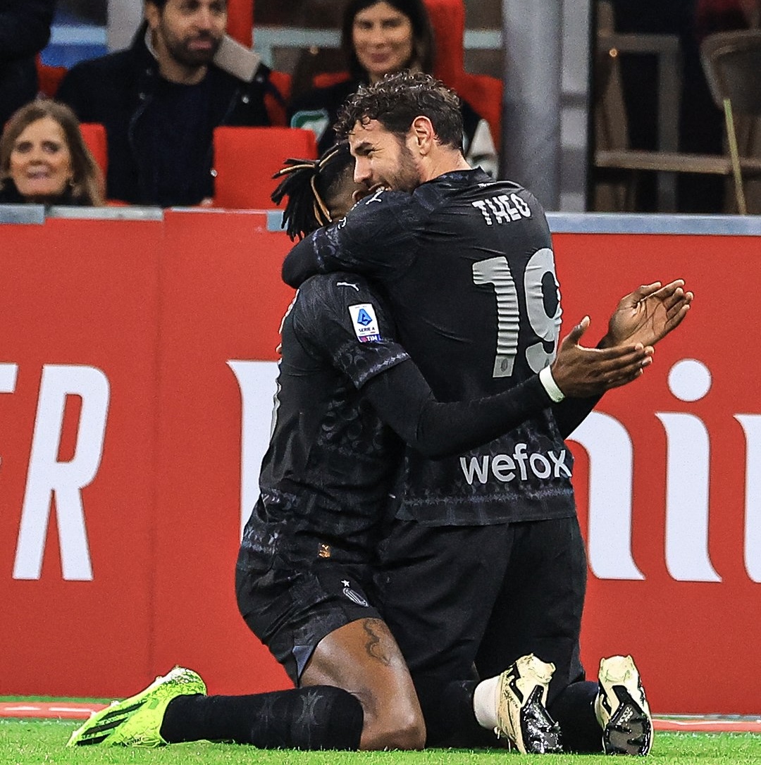 Il Milan continua a volare, Napoli in picchiata