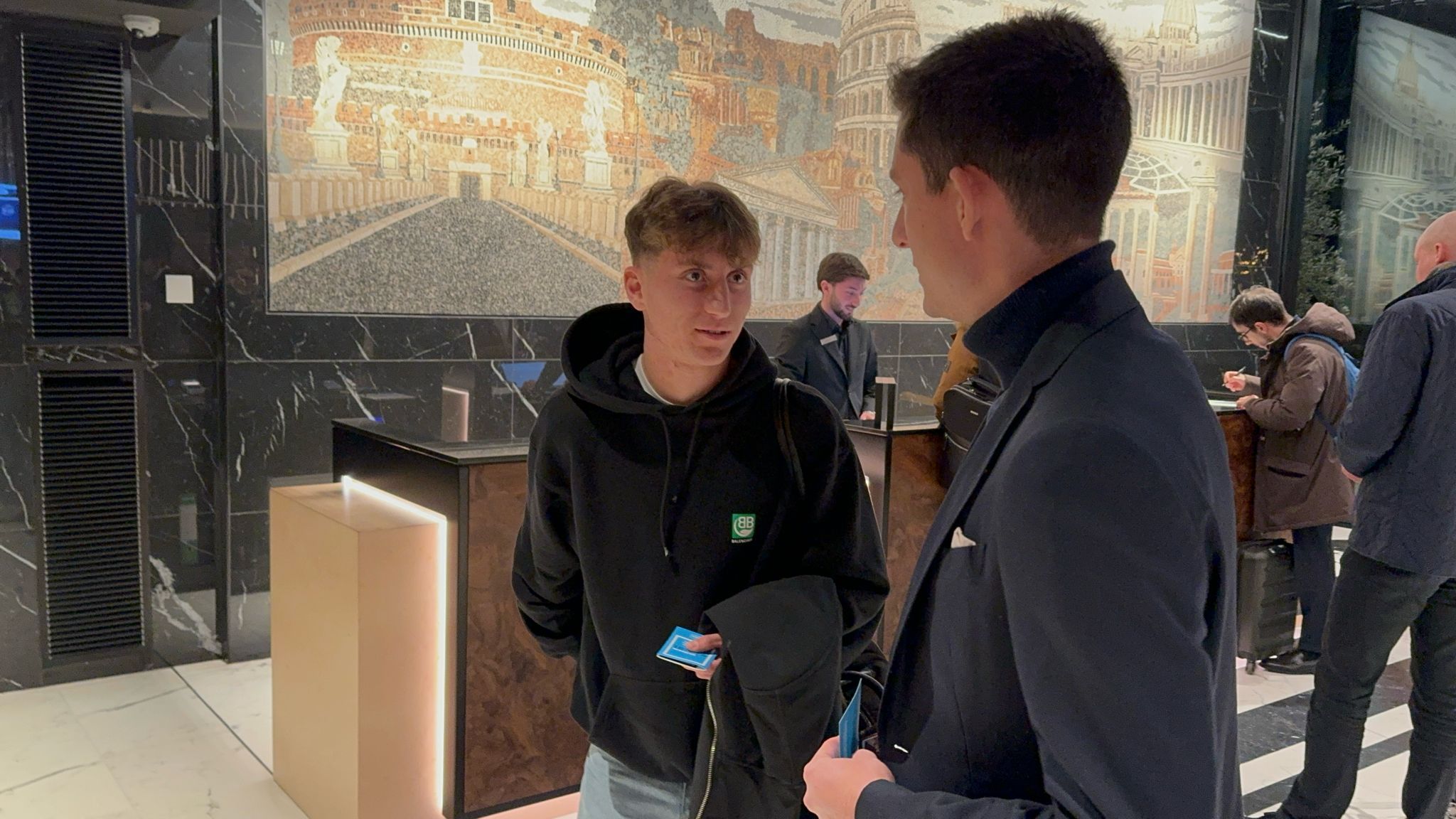 Roma, Baldanzi in città: a salutare sono Belotti e Kumbulla