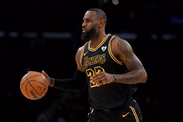 LeBron diventa il miglior marcatore nella storia alla 21esima stagione