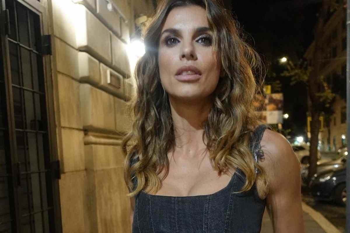 Elisabetta Canalis in intimo nel nuovo reel