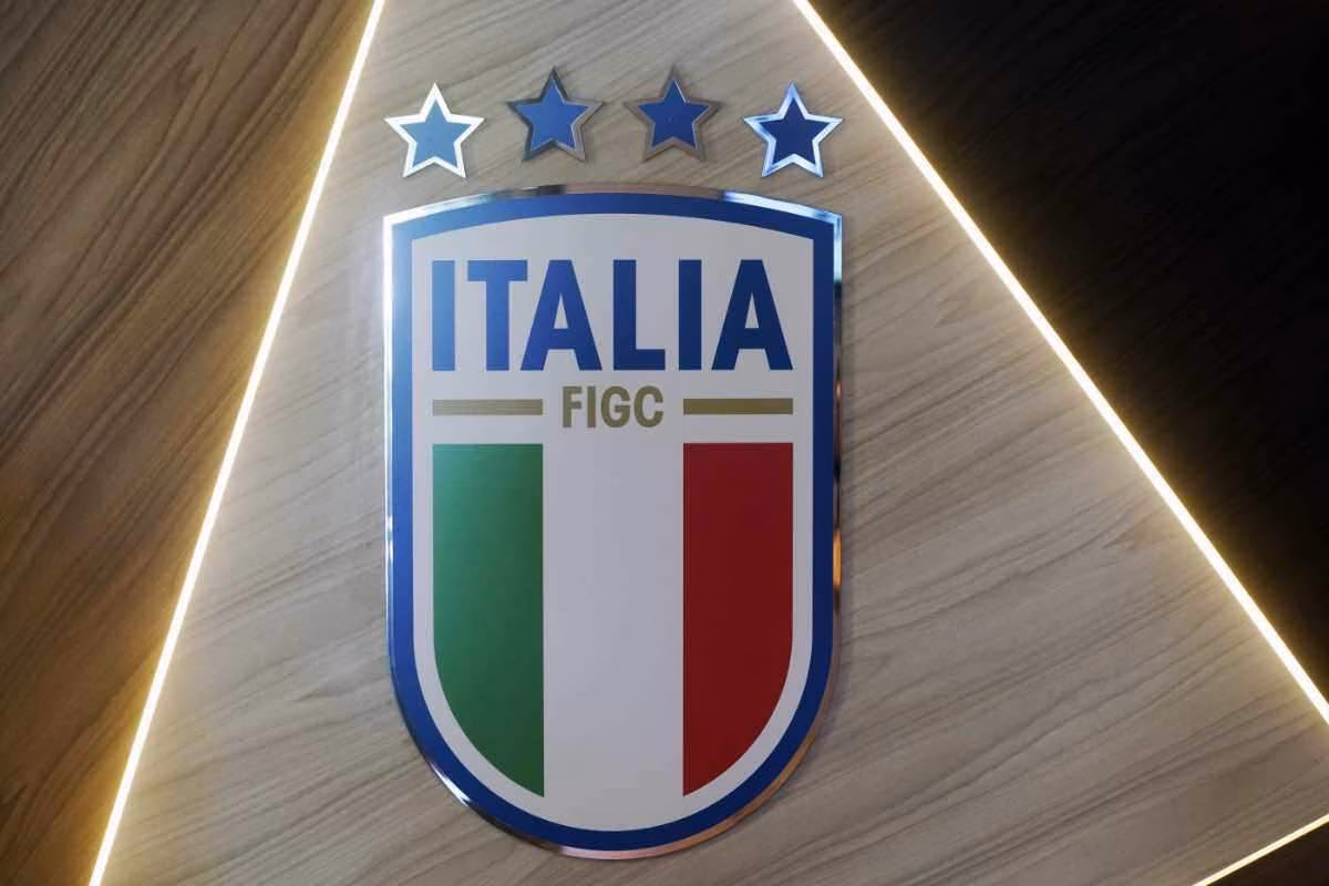 Rissa in tribuna, partita da rigiocare