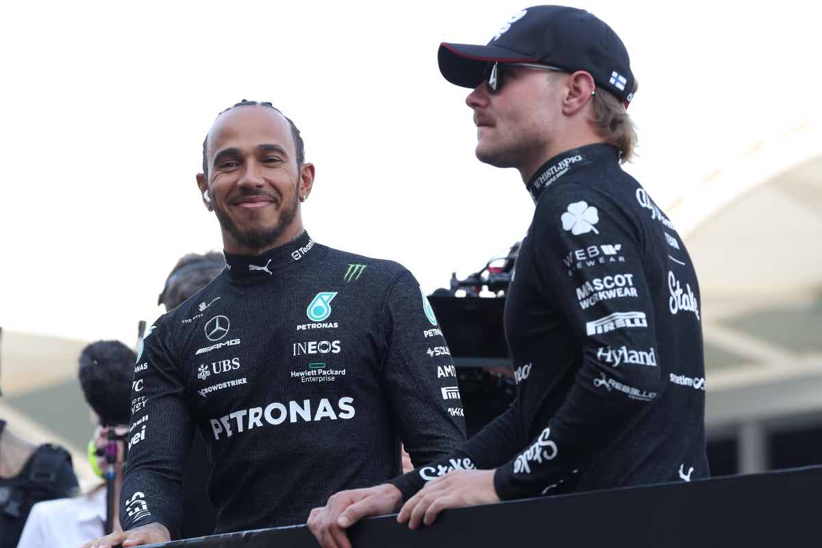Bottas su Hamilton in Ferrari