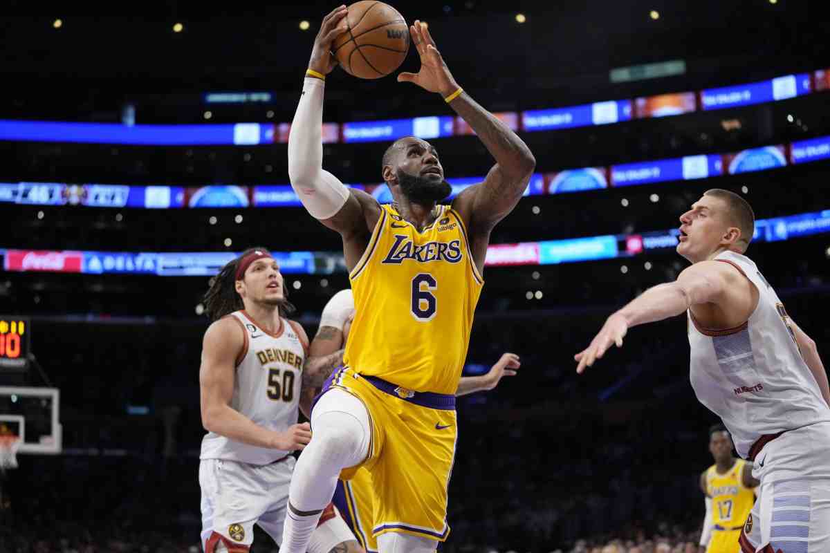 Tre nomi più uno: di tutto per fare restare LeBron James in gialloviola