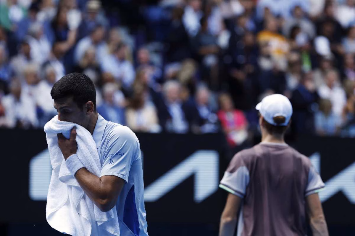 Lo stop di Djokovic spinge Sinner a un passo dal primato