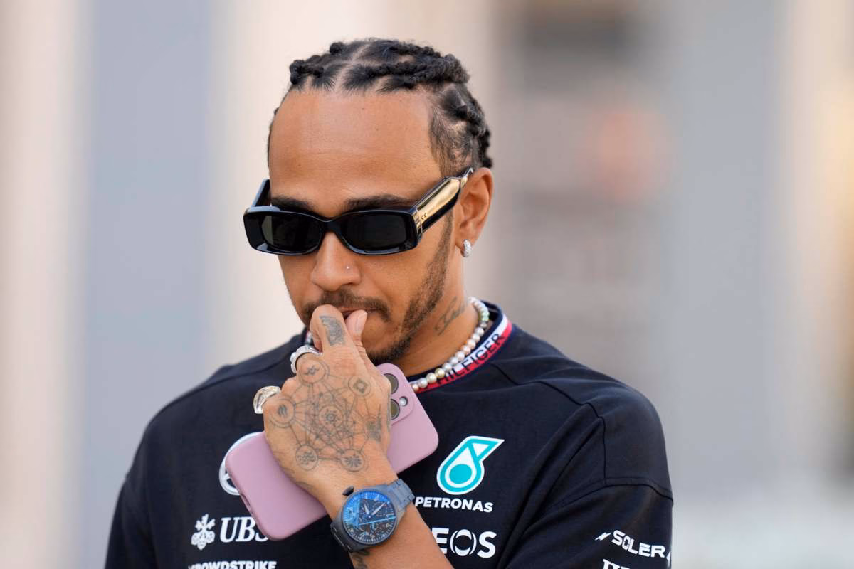 Lewis Hamilton passa al contrattacco