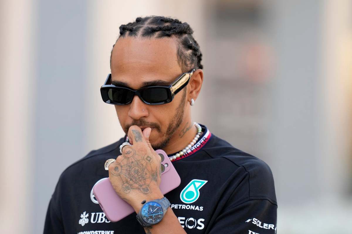 Lewis Hamilton passa al contrattacco