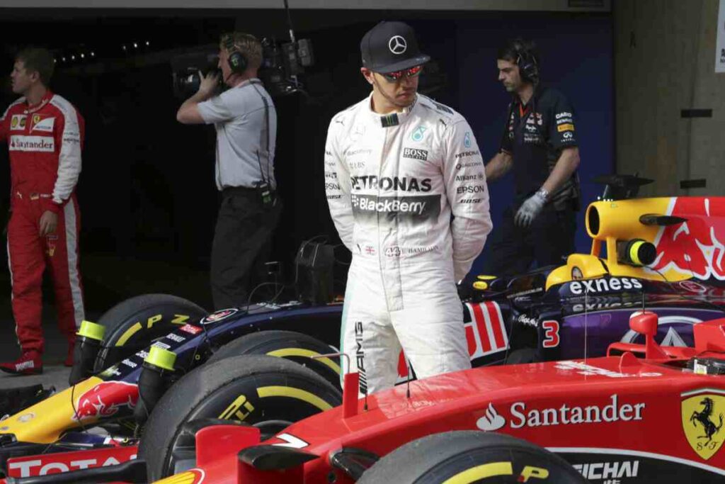 Hamilton alla Ferrari, arriva la prima mazzata