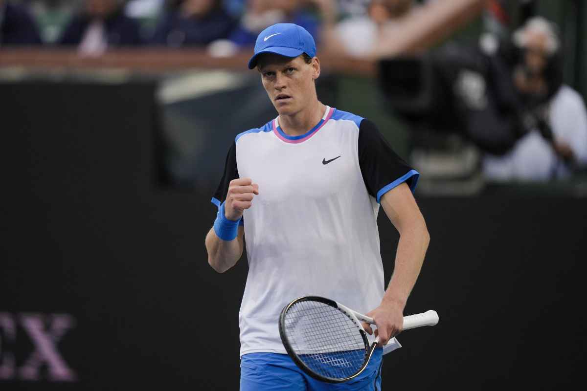 che salto, Sinner è primo