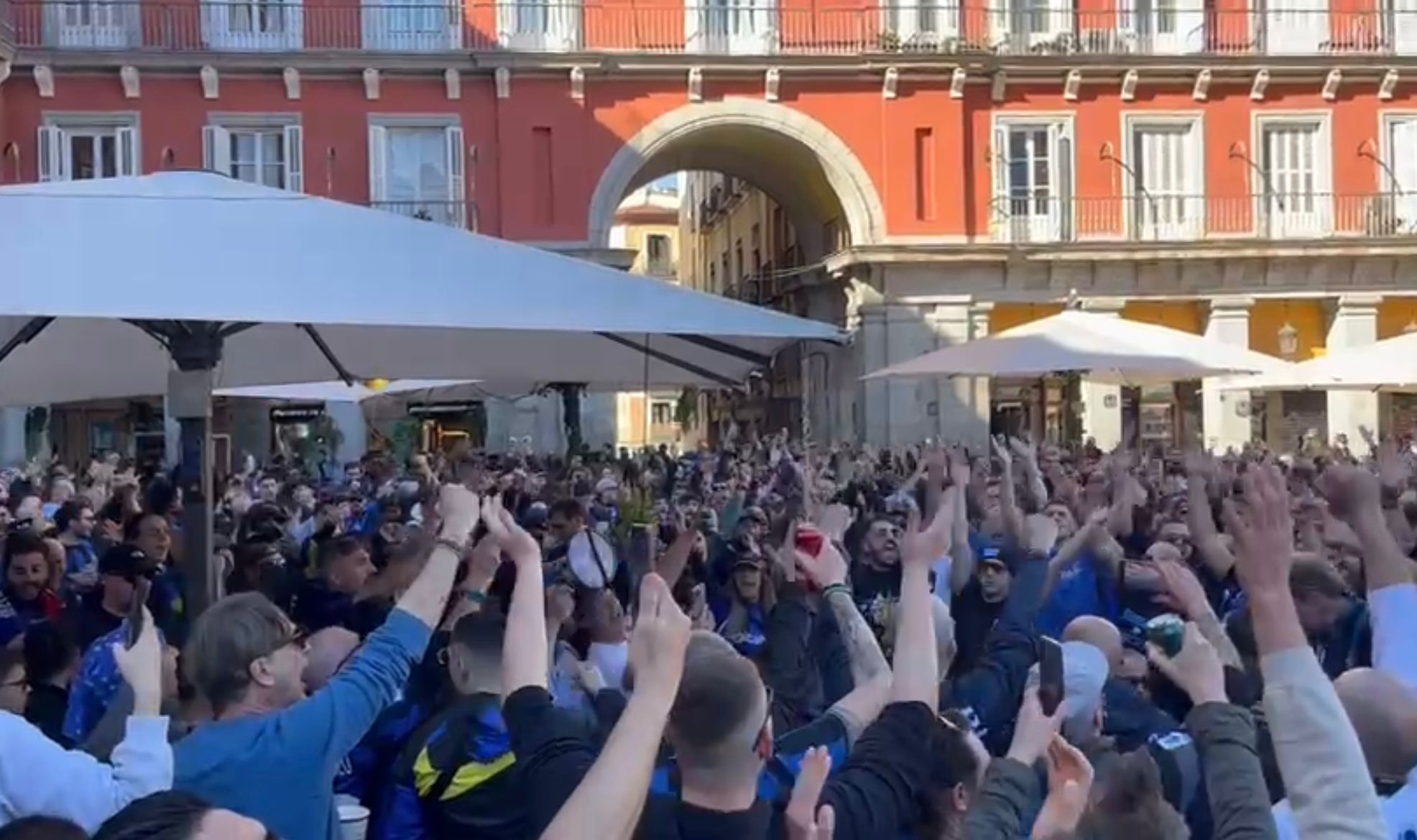 (VIDEO) Inter, i tifosi nerazzurri in Plaza Mayor