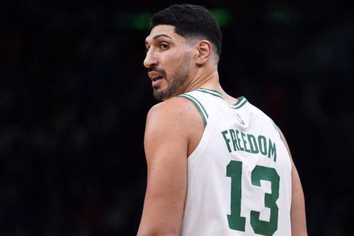 attacco brutale verso lebron james