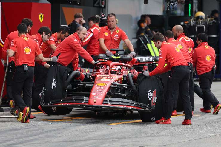Verstappen, che mazzata: firma con la Ferrari