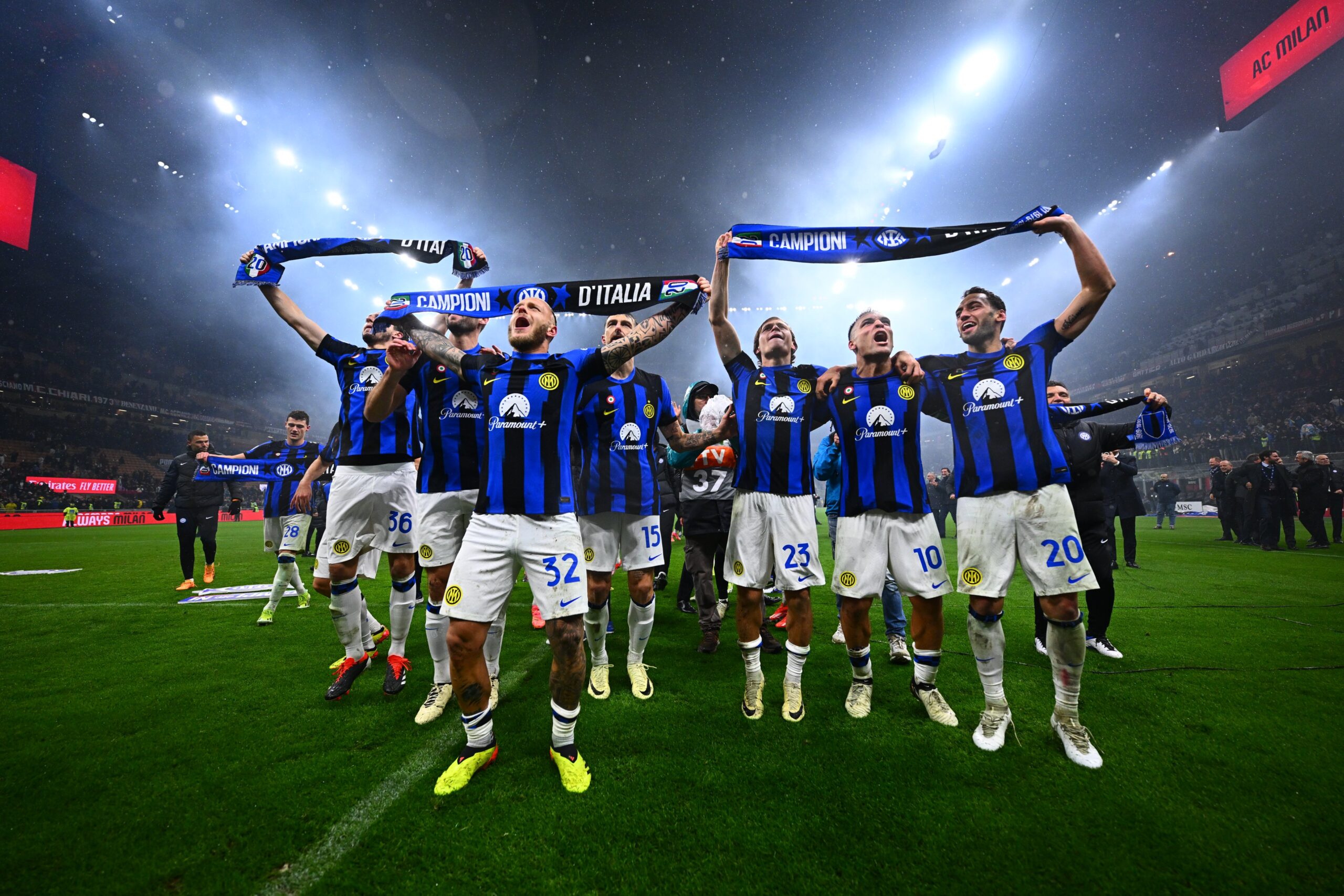 I giocatori dell’Inter festeggiano lo scudetto