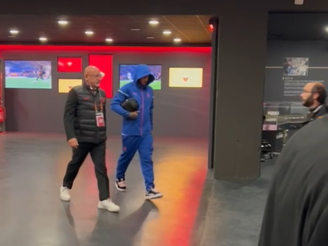 VIDEO – Delusione Milan: l’uscita di Theo dall’Olimpico