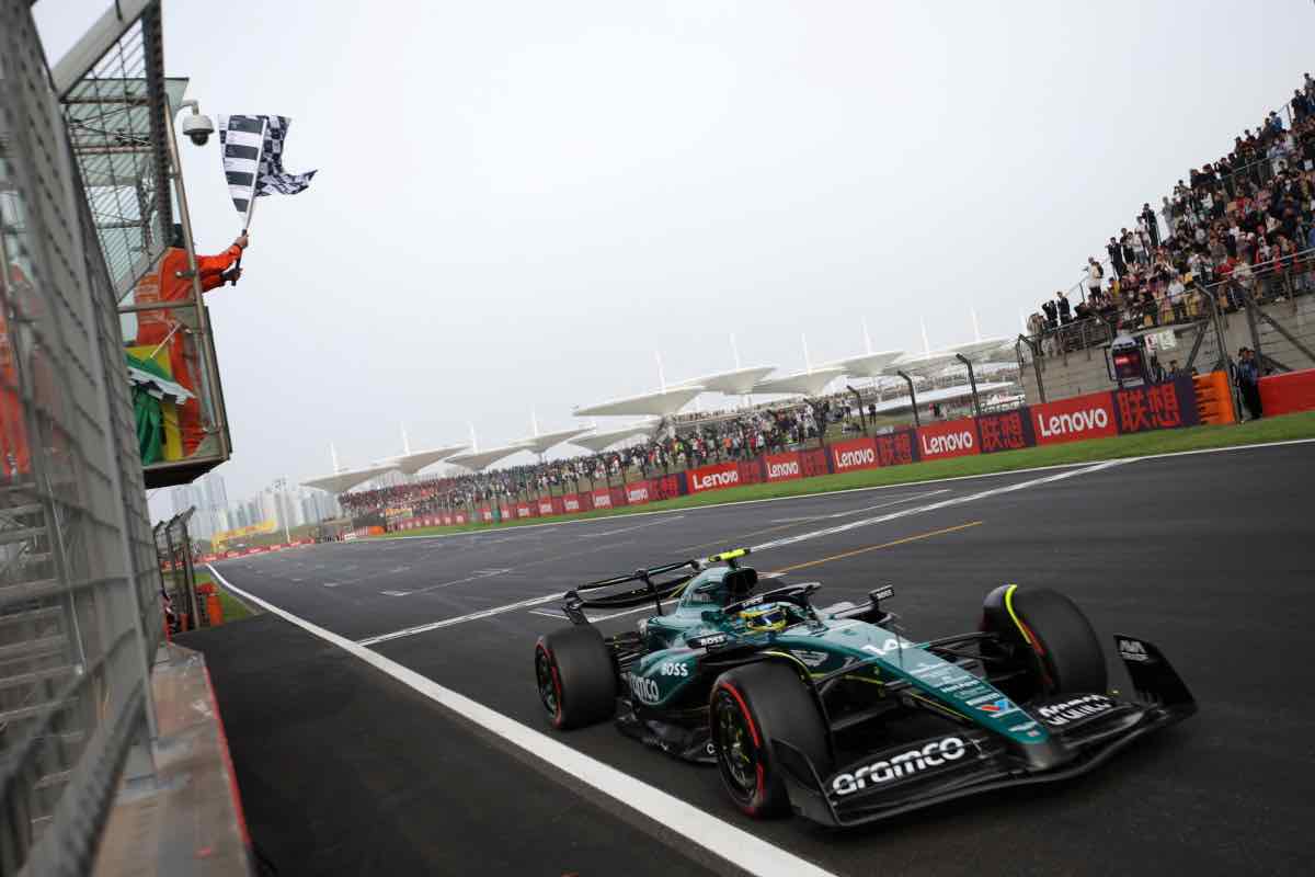 Rabbia Alonso per l'accaduto alla Sprint di Cina