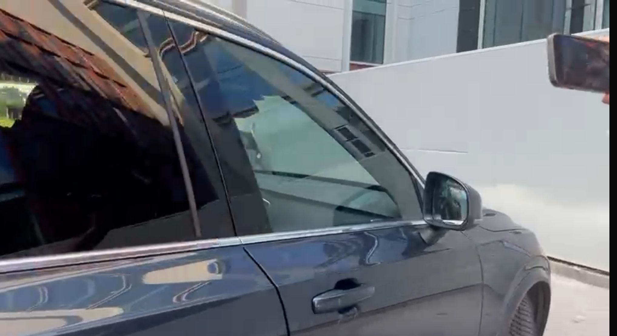 Inter, Inzaghi saluta dopo l’incontro con Oaktree (VIDEO)