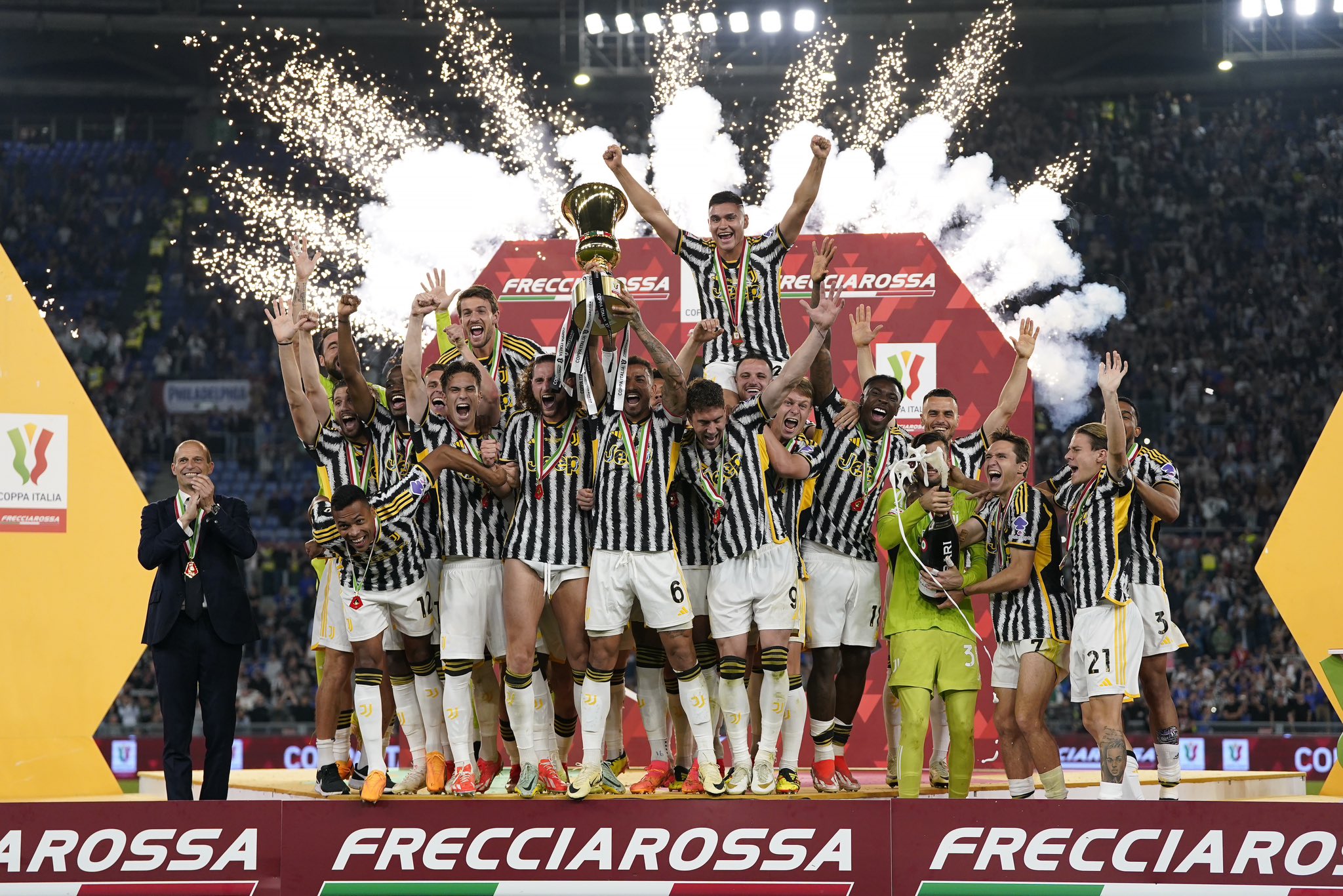 Danilo alza la 15^ Coppa Italia della Juventus