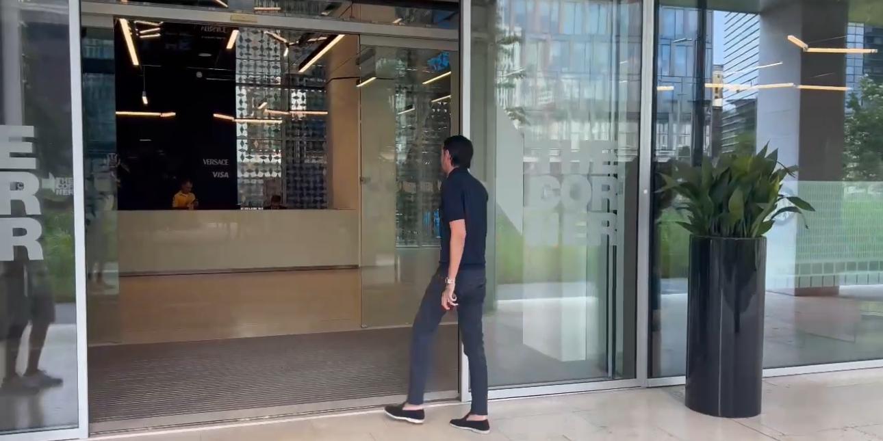 (VIDEO) Inter, l’agente di De Zerbi in sede. Mosse di mercato in corso?