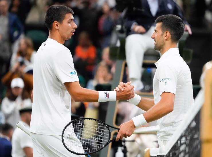 Djokovic reazione risata Wimbledon