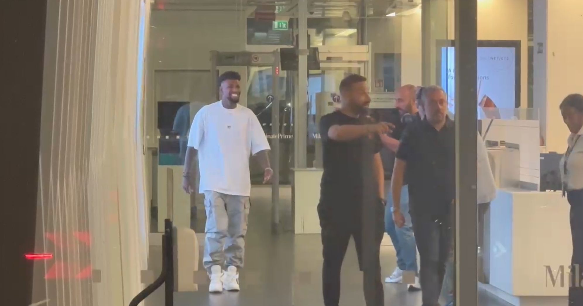 Milan, Emerson Royal è arrivato a Milano (VIDEO)