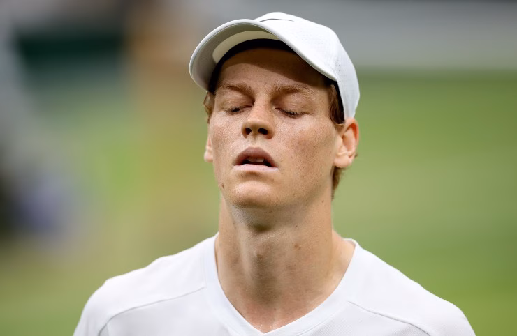 Sinner clamoroso: 15 mesi di squalifica