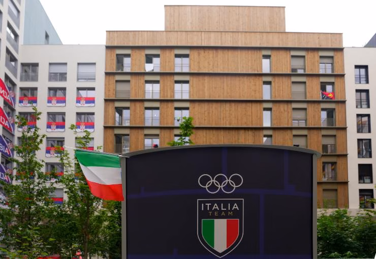 Carpena Olimpiadi autobus atleti senza aria condizionata