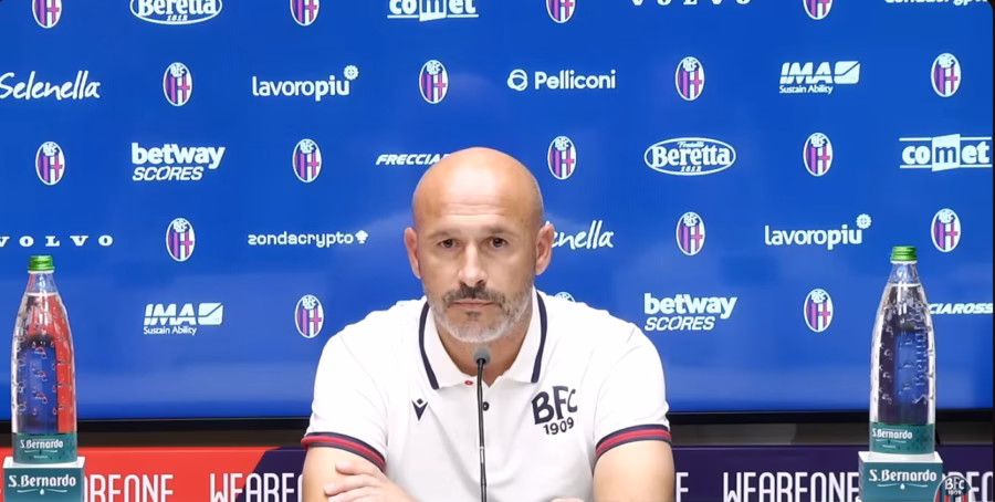 Vincenzo Italiano, allenatore del Bologna in conferenza stampa
