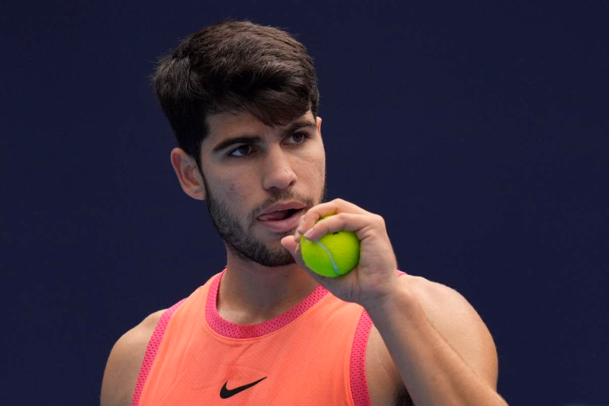 Alcaraz esaltato da Federer