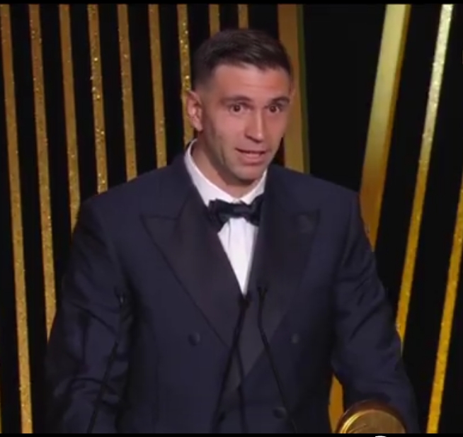 Pallone d’Oro, al “Dibu” Martinez il Trofeo Yashin