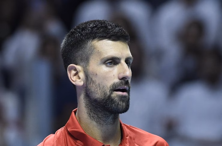 Novak Djokovic pensieroso