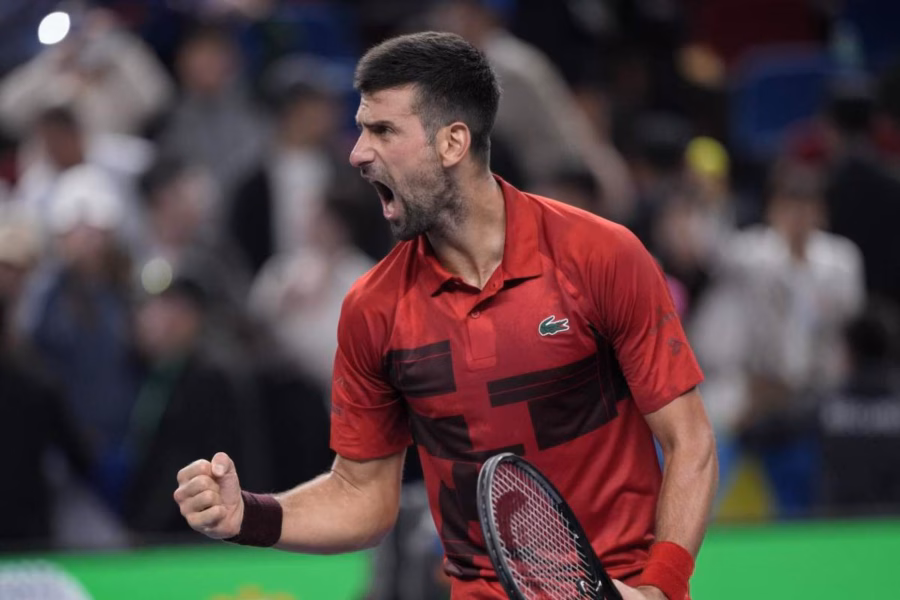 Novak Djokovic esulta