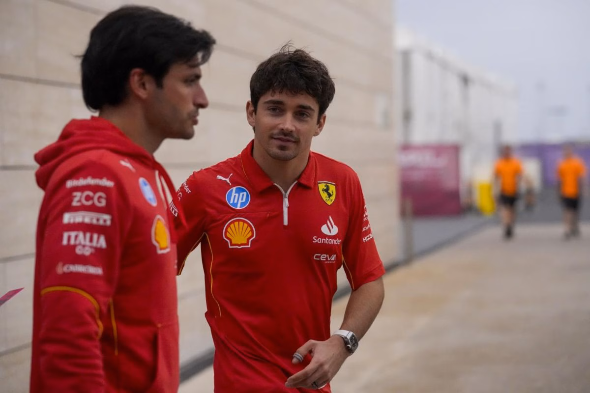 Charles Leclerc con Carlos Sainz