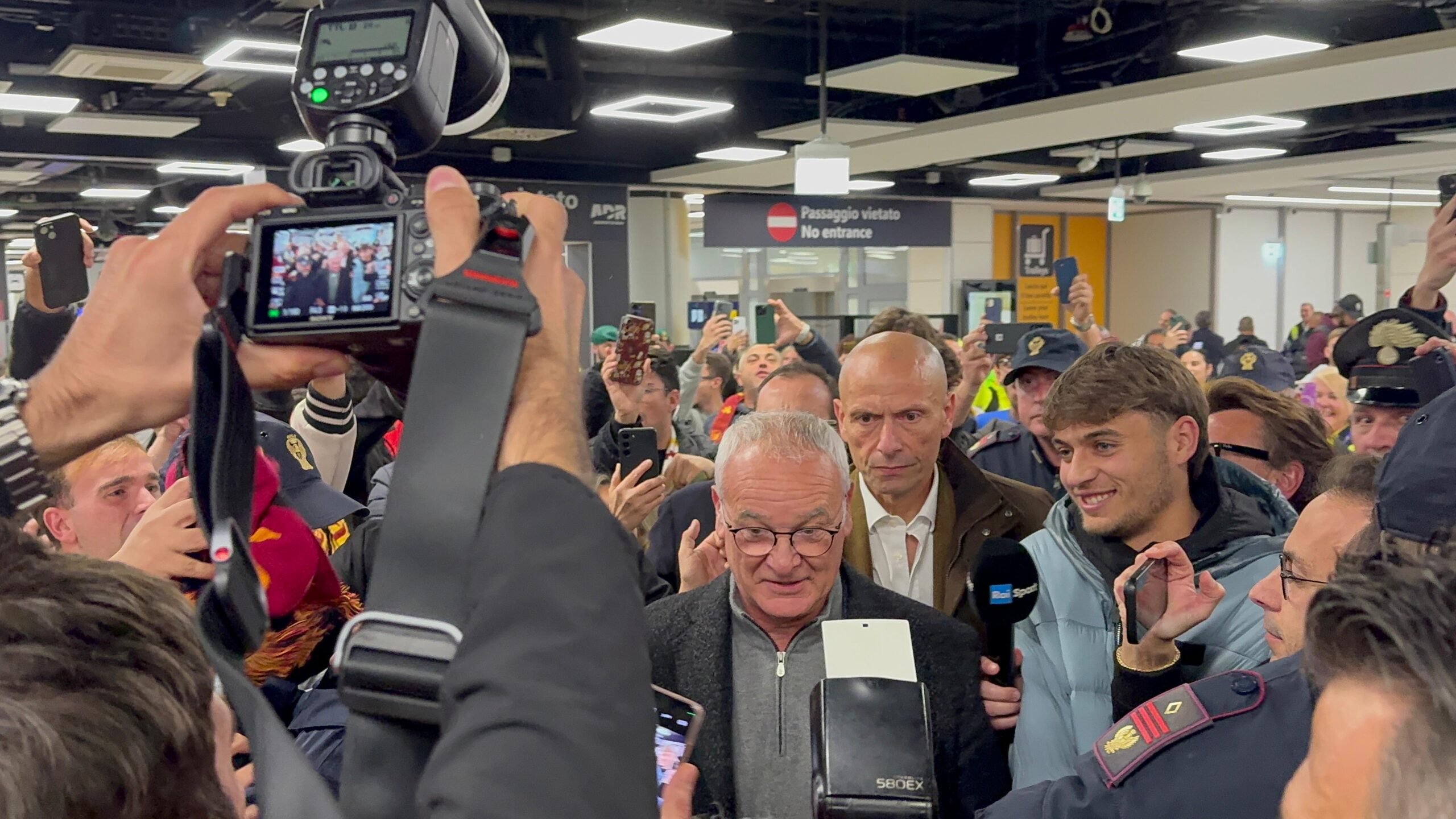 Roma, Ranieri è sbarcato a Fiumicino (VIDEO)
