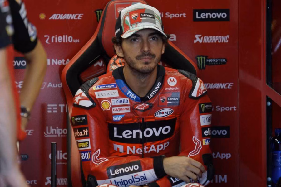 Pecco Bagnaia ai box