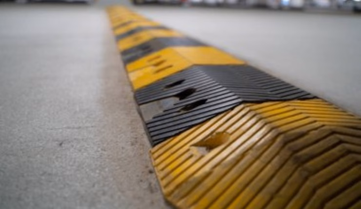 Dosso lungo la strada (Depositphotos)