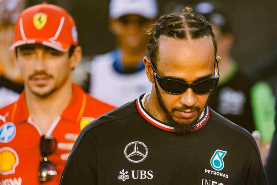 Charles Leclerc e Lewis Hamilton nel paddock