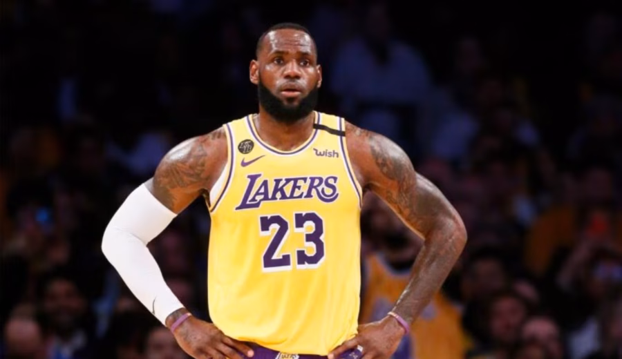 LeBron James in maglia Lakers (NBA)