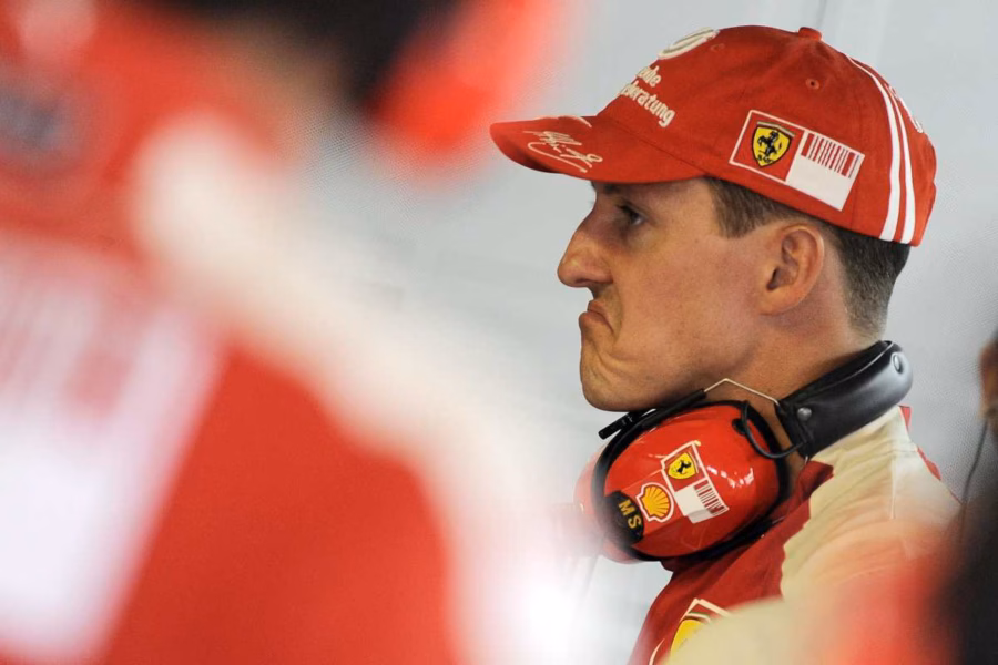 Michael Schumacher nel box della Ferrari