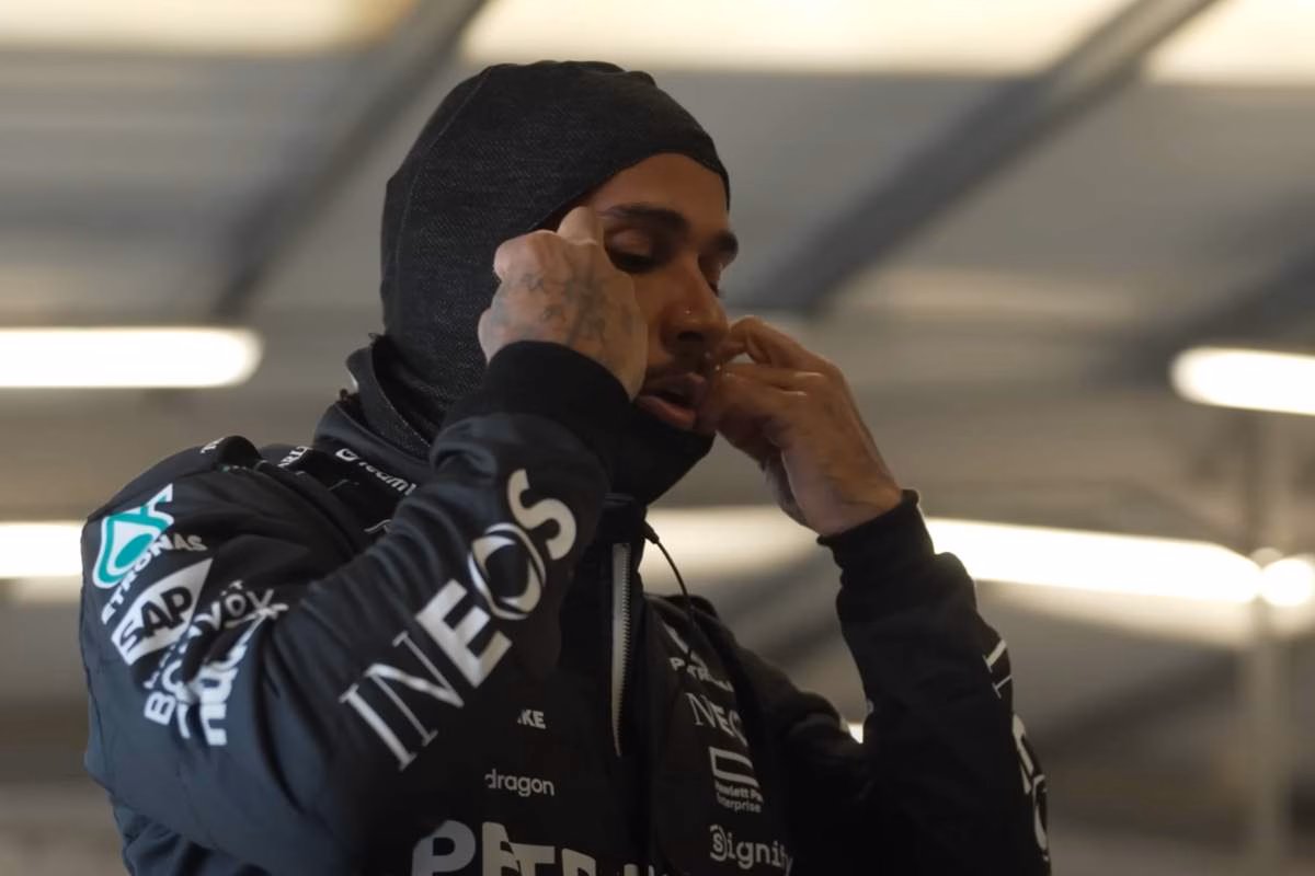 Hamilton nel box Mercedes