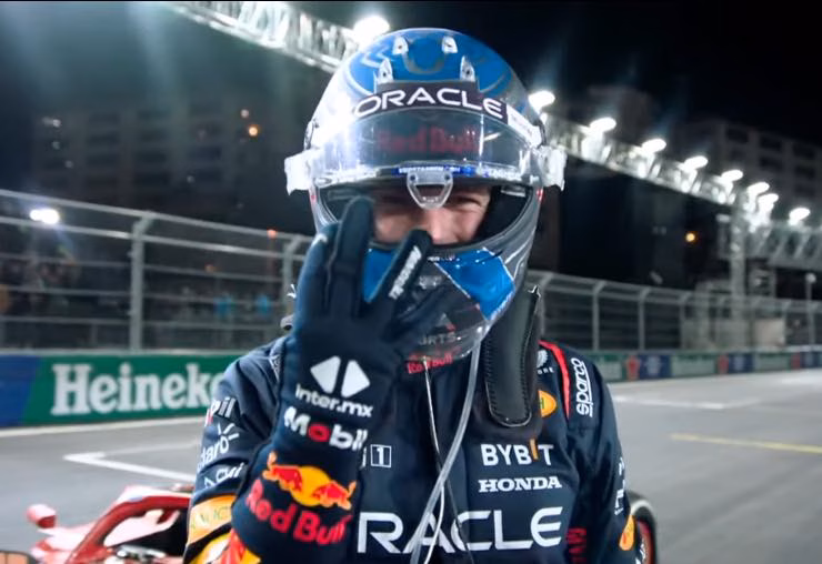 Verstappen esulta dopo il quarto titolo