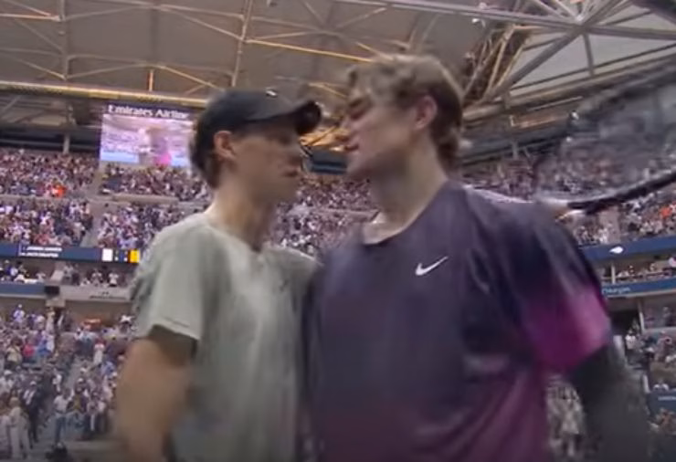 L'abbraccio tra Draper e Sinner agli Australian Open
