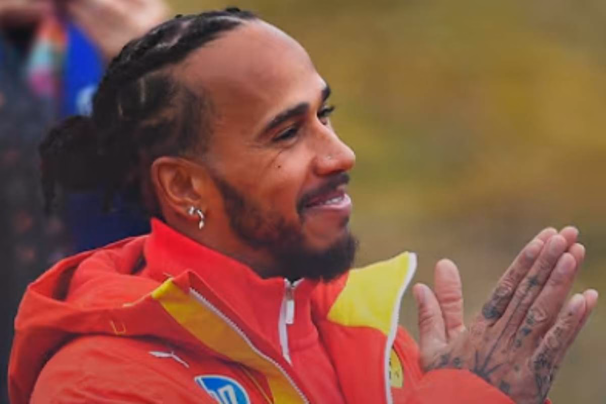 Hamilton saluta i tifosi della Ferrari43